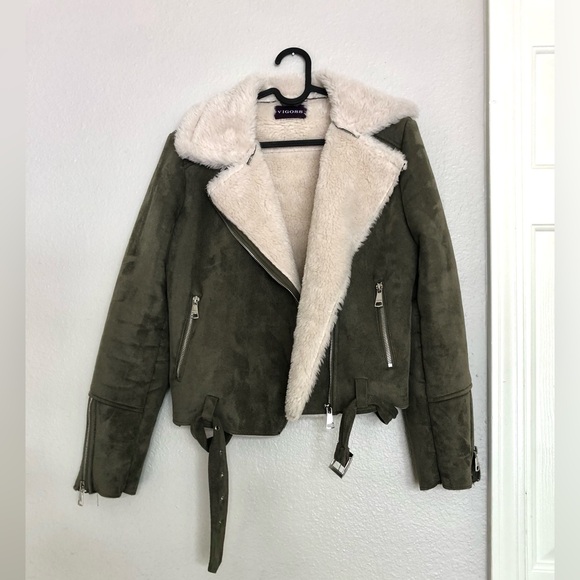 Vigoss Jackets & Blazers - NWOT Vigoss Olive Green Faux Suede Jacket with White Fleece